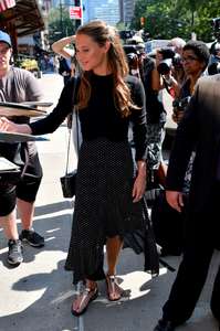 Alicia-Vikander--Greets-Her-Fans-in-Manhattan--05.jpg