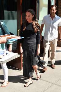 Alicia-Vikander--Greets-Her-Fans-in-Manhattan--08.jpg