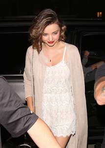 Miranda-Kerr--Arrives-at-Giorgio-Baldi--10.jpg