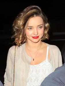 Miranda-kerr-new-engagement-ring.jpg