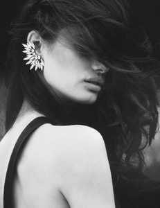 Vogue-Paris-August-2016-Luna-Bijl-Sara-Sampaio-Taylor-Hill-by-David-Sims-05.jpg