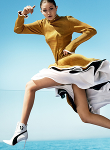 Vogue-US-August-2016-Gigi-Hadid-Ashton-Eaton-by-Mario-Testino-09.jpg