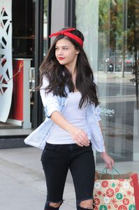 amber-montana-out-shopping-in-studio-city-12-16-2015_1.jpg
