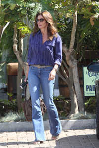 cindy-crawford-visits-cafe-havana-in-malibu-06-28-2016-2.jpg