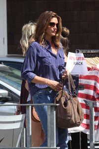 cindy-crawford-visits-cafe-havana-in-malibu-06-28-2016-4-683x1024.jpg