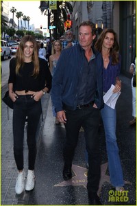 kaia-gerber-mom-cindy-crawford-are-basically-twins-in-new-pic-06.jpg
