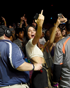 kendall-jenner-coachella-middle-finger-gty-ftr.jpg