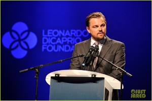 leonardo-dicaprio-bradley-cooper-auction-gala-saint-tropez-08.jpg