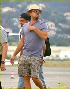 leonardo-dicaprio-jets-out-of-saint-tropez-03.jpg