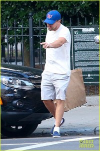 leonardo-dicaprio-will-not-pursue-movie-about-poet-rumi-05.jpg