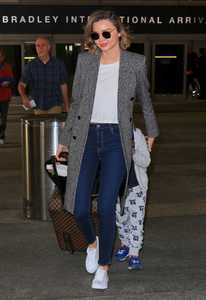 miranda-kerr-at-los-angeles-international-airport_604073316.jpg