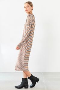 39036488_015_f.jpg