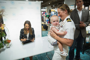 Jessica+Alba+Jessica+Alba+Visits+Nordstrom+yn19BSSESNDx.jpg