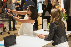 Jessica+Alba+Jessica+Alba+Visits+Nordstrom+BhPQBQHkv_Dx.jpg