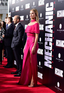 Rosie+Huntington+Whiteley+Premiere+Summit+sM2VbqpMeInx.jpg