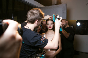 Cushnie+et+Ochs+Fall+2016+Backstage+lM-z_NqIJtVx.jpg
