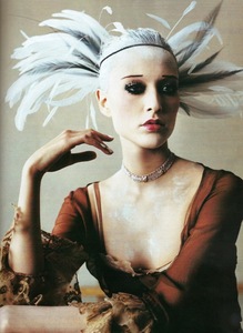 elle march 2000 photo Ruven Afanador (6).jpg