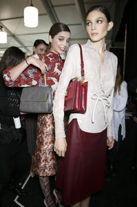 Vivienne+Tam+Fall+2014+Backstage+o-qEaopexHVx.jpg