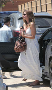 Cindy-Crawford-and-Kaia-Gerber-out-in-Malibu--02.jpg