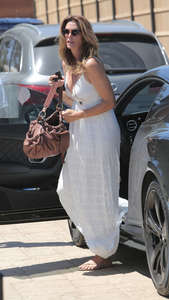 Cindy-Crawford-and-Kaia-Gerber-out-in-Malibu--10.jpg