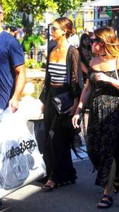 Jessica-Alba-at-Crate-and-Barrel--06.jpg