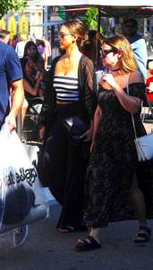 Jessica-Alba-at-Crate-and-Barrel--09.jpg