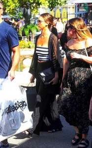 Jessica-Alba-at-Crate-and-Barrel--10.jpg