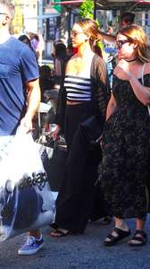 Jessica-Alba-at-Crate-and-Barrel--12.jpg