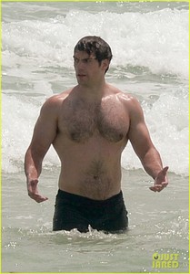 henry-cavill-shirtless-swim-in-miami-05.JPG