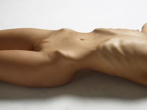 julia-nude-figures-13-10000px.jpg