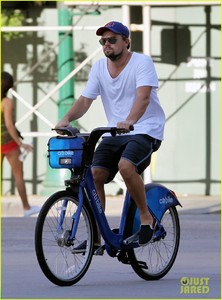 leonardo-dicaprio-citi-bike-nyc-01.jpg