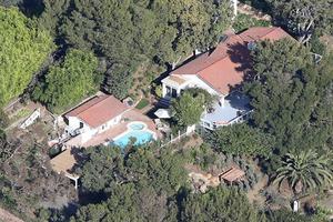 10381133-la-maison-ombragee-de-miranda-kerr.jpg