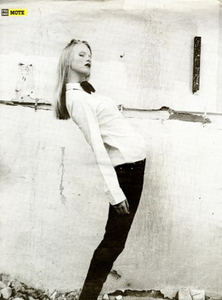 42924_jennyspre06_123_379lo.jpg