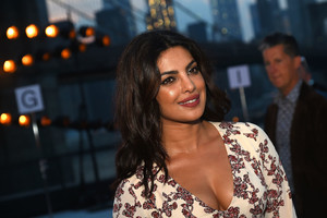 Priyanka+Chopra+Thakoon+Front+Row+September+pexz6I_XNuCx.jpg
