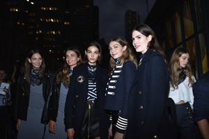 TOMMYNOW+Women+Runway+Show+Fall+2016+Front+Oz5WVjthB7fl.jpg