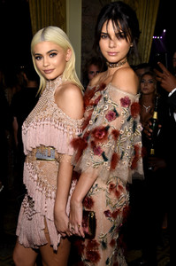 Kendall+Jenner+Harper+Bazaar+Celebrates+ICONS+0u391mQDV-gx.jpg