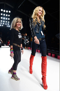 Betsey+Johnson+Backstage+Betsey+Johnson+Show+vkpximm851Dl.jpg