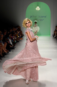 Betsey+Johnson+Runway+Mercedes+Benz+Fashion+y45eQVsY1idl.jpg