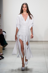 Camille prabal-gurung-rs17.jpg