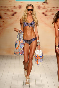 Maaji+Swimwear+Miami+Swim+Week+2016+Runway+hSBHvGX_cd4l.jpg