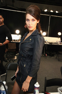 Bella+Hadid+Anna+Sui+Backstage+September+2016+1ponX0s9uI7x.jpg