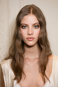 Alberta+Ferretti+Limited+Edition+Fall+2016+Backstage+Tyehrh3rcuDx.jpg