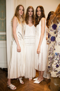 Alberta+Ferretti+Limited+Edition+Fall+2016+Backstage+zzSVJzs_Yb4x.jpg