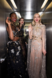 Elie+Saab+Fall+2016+Backstage+pNNoRJnwNR6x.jpg