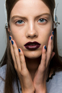 DKNY+Spring+2017+Backstage+pOcrHY_1TFOx.jpg