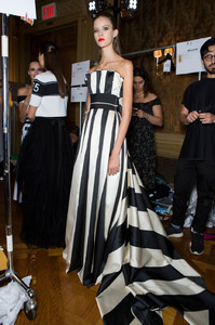 Carolina+Herrera+Spring+2017+Backstage+nqw7pefY5yBx.jpg