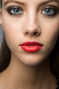 Carolina+Herrera+Spring+2017+Backstage+qpCtJ--qVaTx.jpg