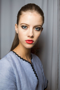 Carolina+Herrera+Spring+2017+Backstage+--sNCJRtgOrx.jpg