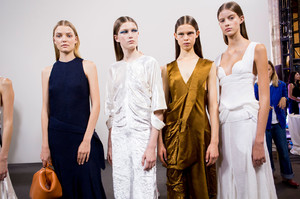 Victoria+Beckham+Spring+2017+Backstage+2ScBXPKin3cx.jpg