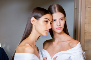 Victoria+Beckham+Spring+2017+Backstage+KKxeLYncRiKx.jpg